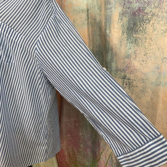 📌Hester & Orchard Classic Striped Button down Blouse with Roll up sleeves - Picture 6 of 16